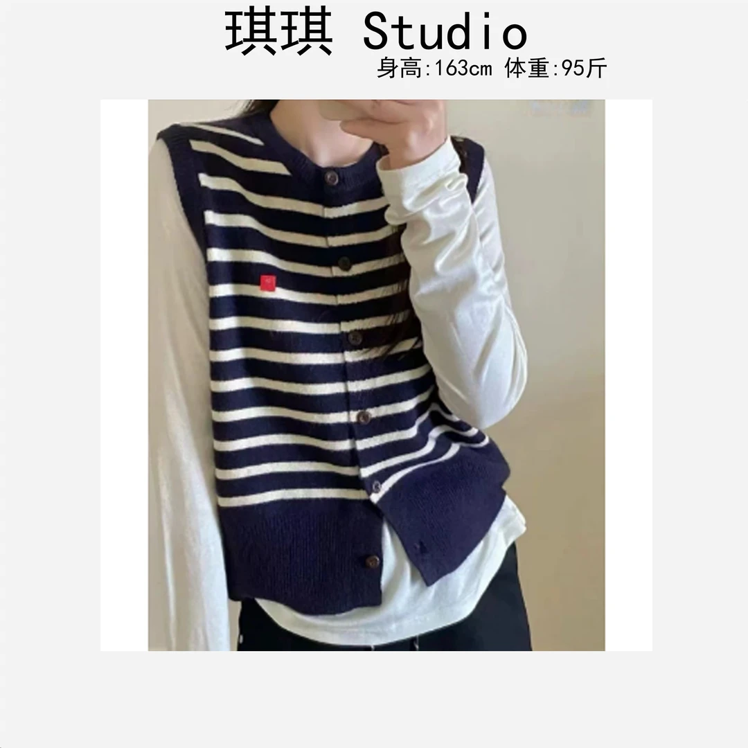 早春新款潮流气质时尚圆领排扣方块表情显瘦减龄百搭针织马甲-10