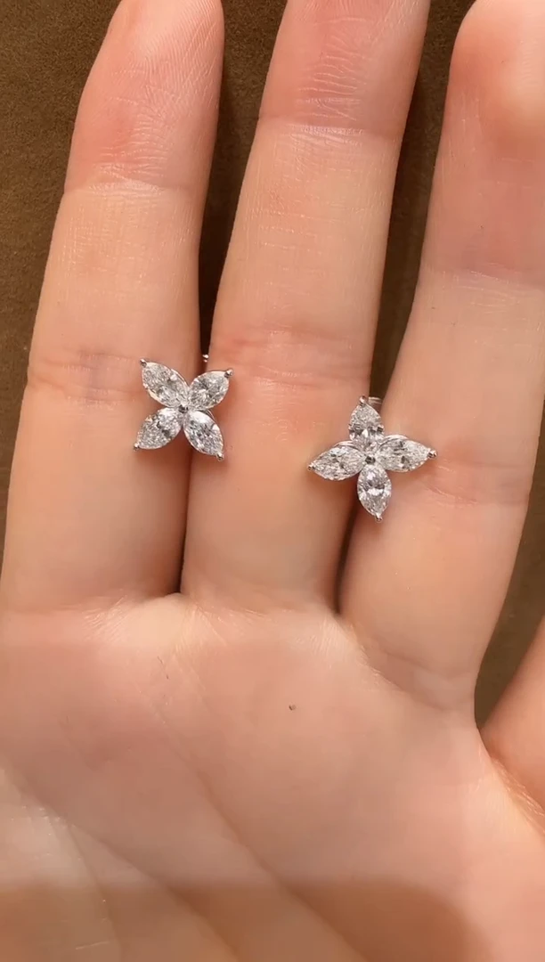 18K金镶嵌实验室培育钻石@@耳钉白马眼20分维多利亚+