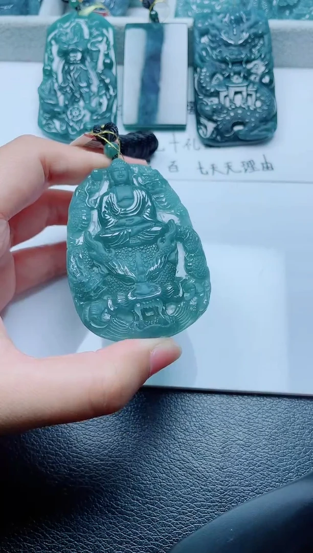 颈饰未镶嵌翡翠