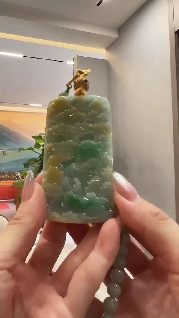 翡翠未镶嵌颈饰山水