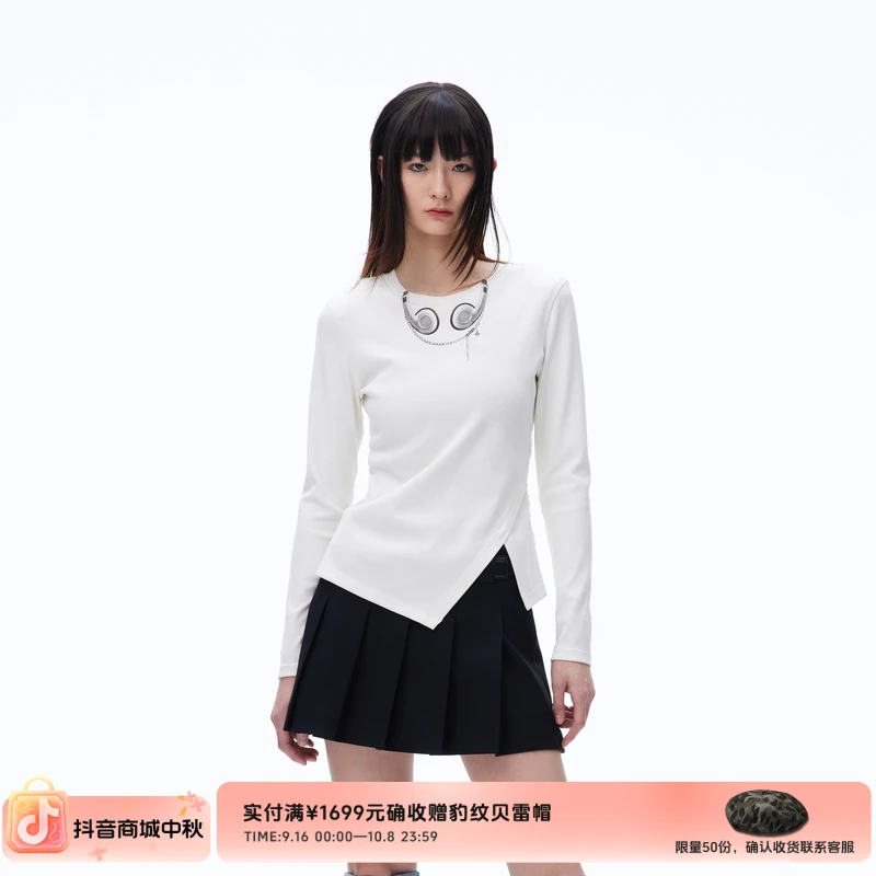 REVAN芮范新品设计师款甜酷风烫钻耳机印花T恤RN71001022