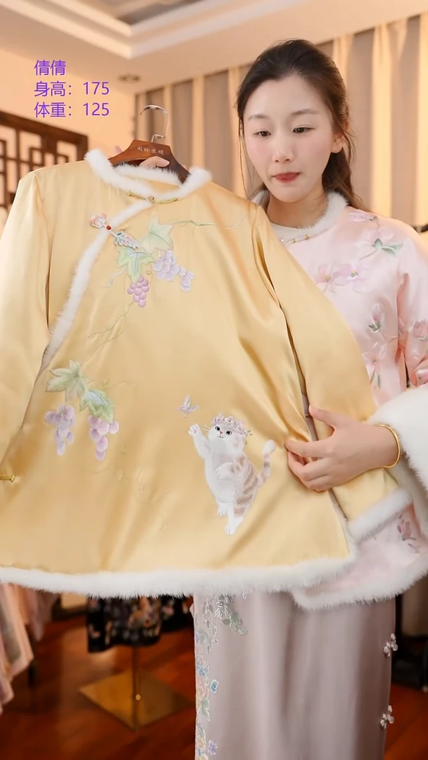 刺绣金色猫咪棉服   桑蚕丝非遗苏绣服饰
