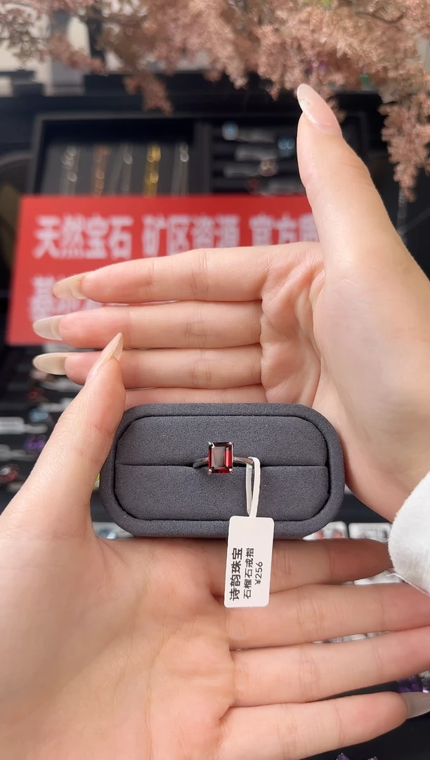 银S925镶嵌戒指石榴石戒指