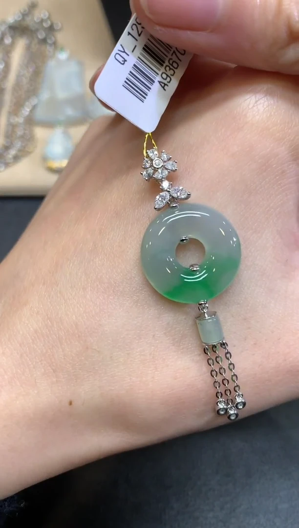 【闪购商品】翡翠颈饰18K金镶嵌甜甜圈【无服务费】