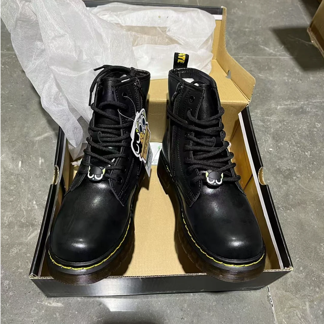 时尚休闲通勤女款马丁靴