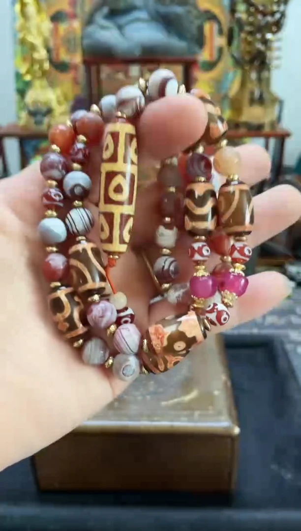 未镶嵌藏白霜佛心9项链颜色图案多样性随机发一条玛瑙/玉髓项链