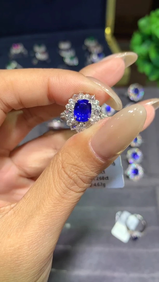 戒指蓝宝石18K金镶嵌2.13ct