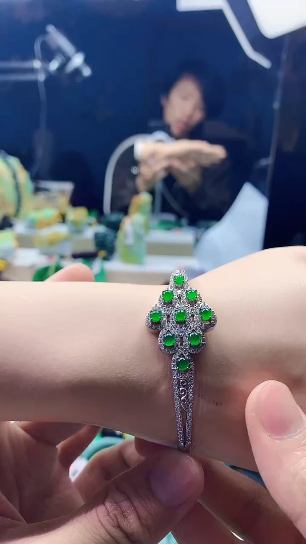 颈饰未镶嵌翡翠天然缅甸a货翡翠 铜拖