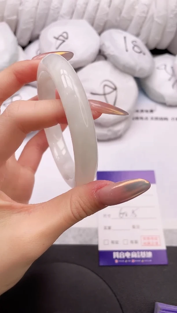 【闪购商品】和田玉手镯未镶嵌20K180-60