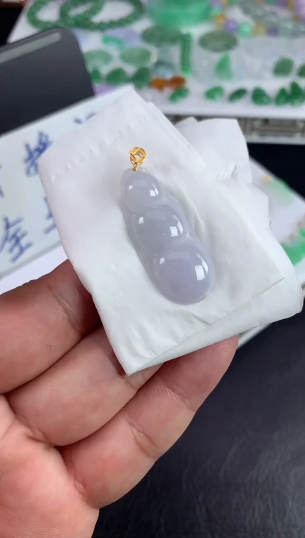 颈饰18K金镶嵌翡翠小***兽翡翠