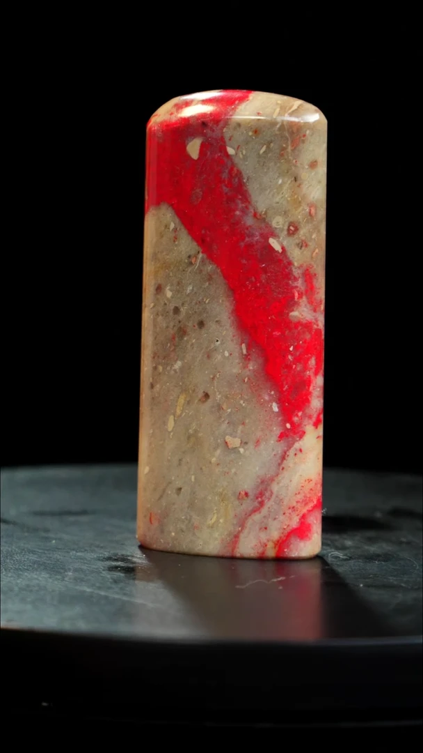 昌化石老坑牛角鸡血石