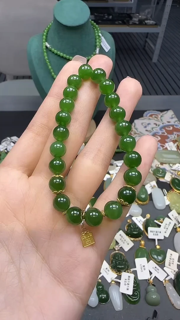18K金镶嵌手串和田玉1
