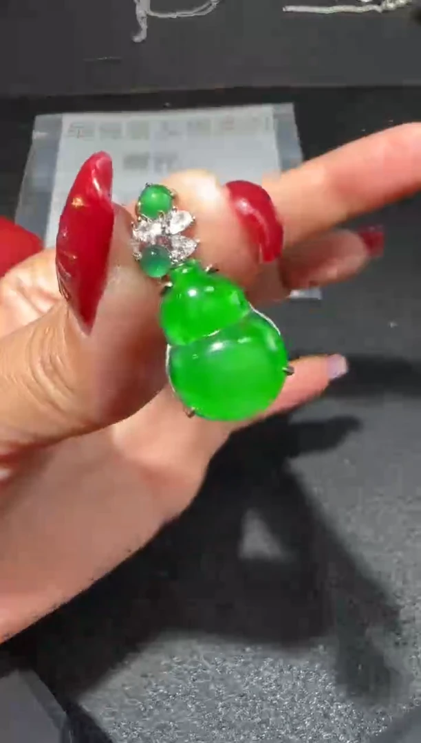 【闪购商品】翡翠吊坠(赠链)未镶嵌多样性发货拍一发一