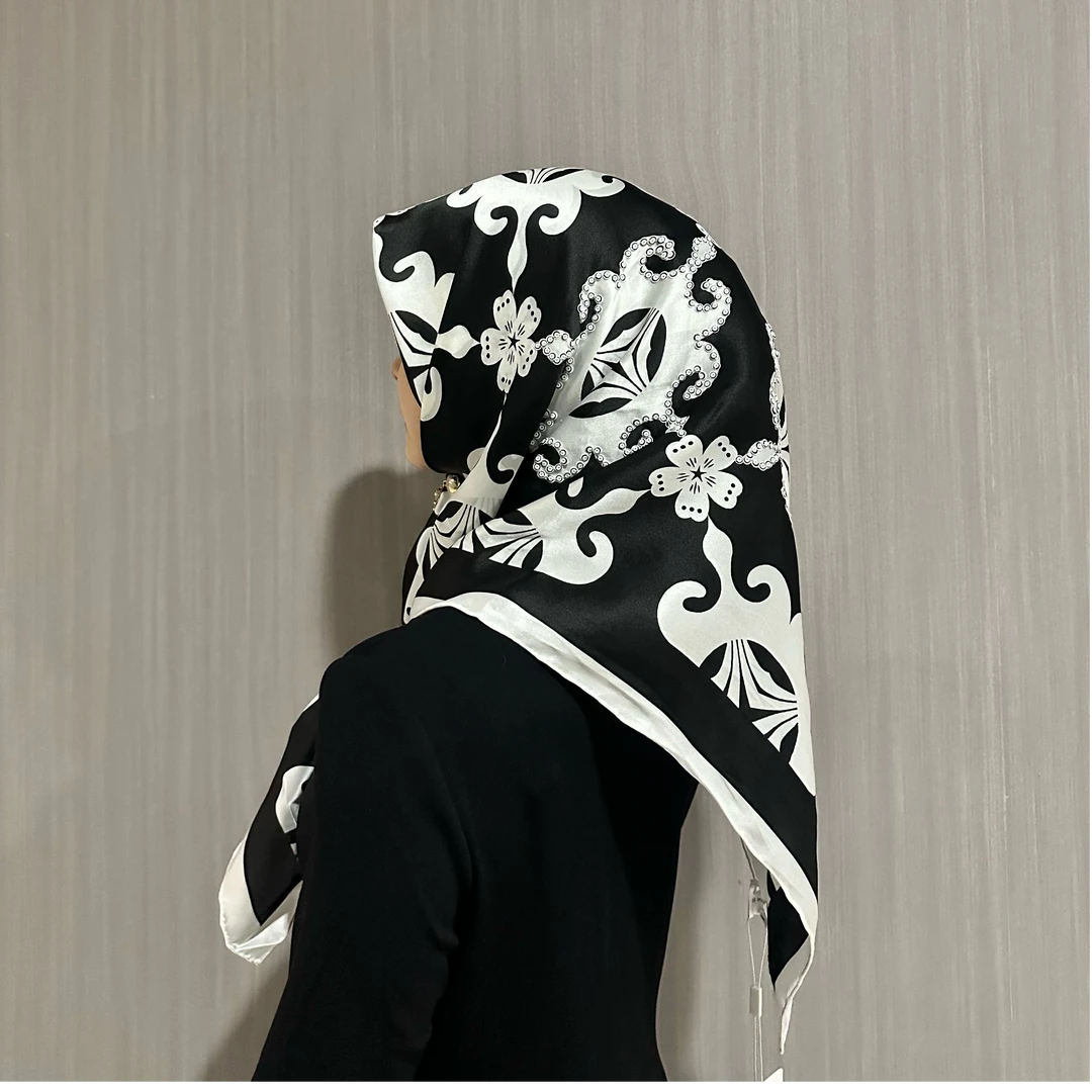 【爱姐妹】仙气唯美手工制作系列  黑白亮片款真丝方巾