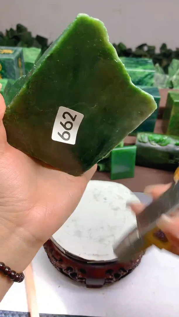 和田玉（碧玉）未镶嵌珠宝半成品662