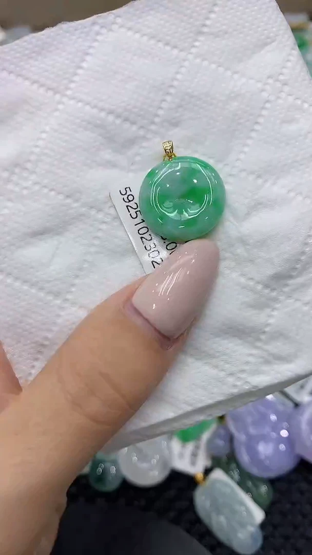 颈饰18K金镶嵌翡翠111111111111