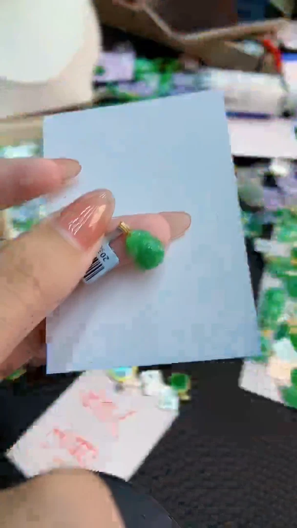 翡翠18K金镶嵌颈饰           1