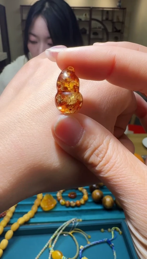 琥珀未镶嵌珠宝奇石蕙*多样性发一件 127
