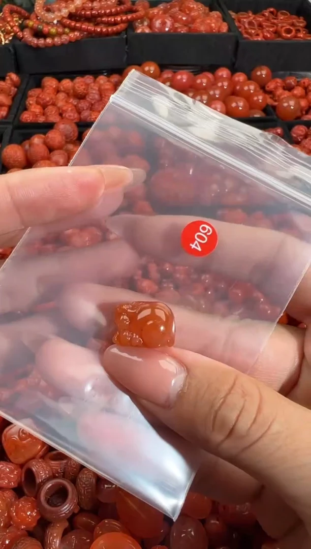 南红玛瑙未镶嵌颈饰1