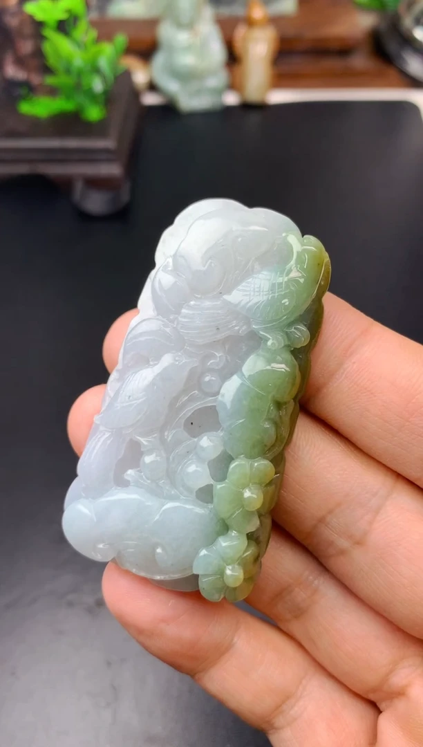 颈饰未镶嵌翡翠李*，挂件