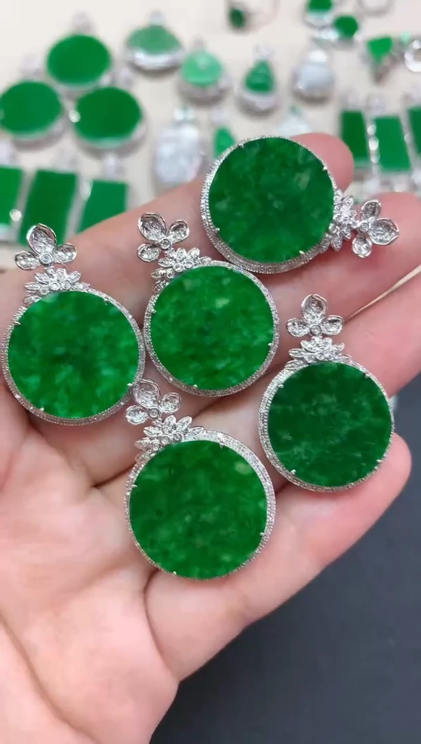 【闪购商品】翡翠吊坠(不含链)18K金镶嵌多样性发其一Z608|2980