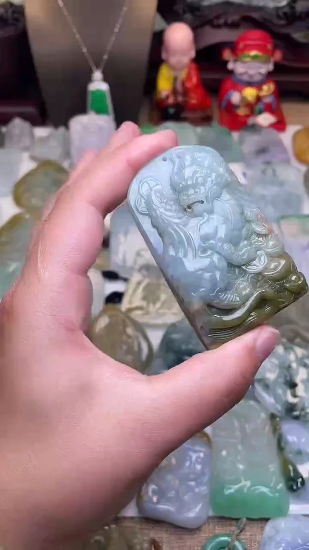 颈饰未镶嵌翡翠飞天挂牌