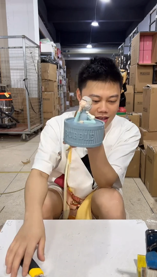 瓷片银狐少女烟灰缸