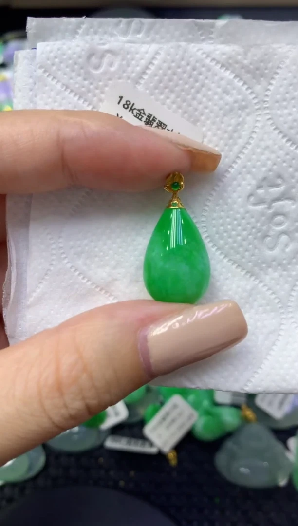 颈饰18K金镶嵌翡翠天然缅甸翡翠A货