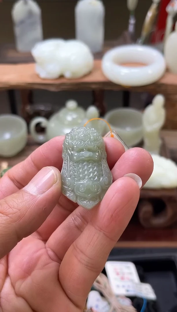 【闪购商品】和田玉吊坠未镶嵌且末青白 盾牌810098
