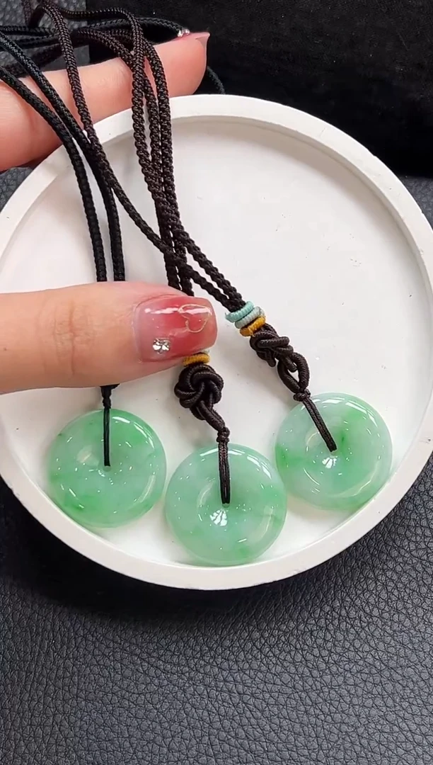 【闪购商品】翡翠颈饰未镶嵌平安扣多样性发1件