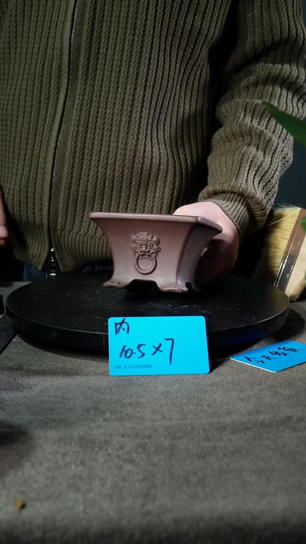 A宜兴紫砂小花盆