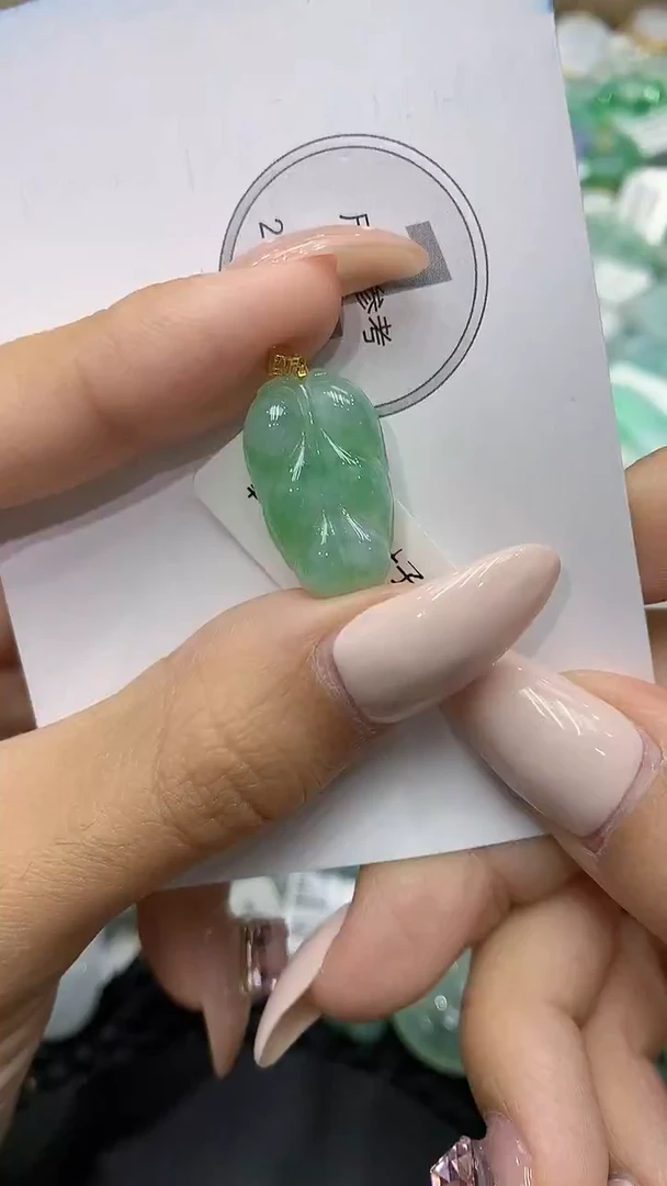 颈饰18K金镶嵌翡翠111111111111