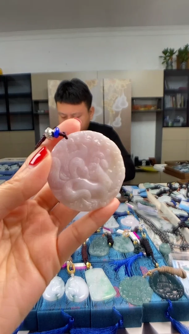 颈饰未镶嵌翡翠 多样性发其一