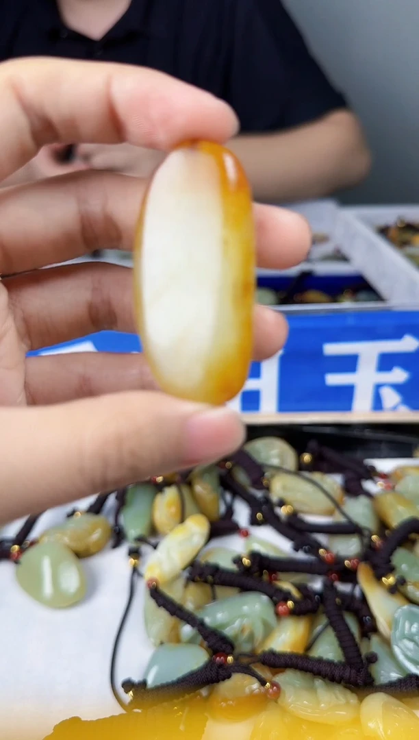 和田玉未镶嵌颈饰1