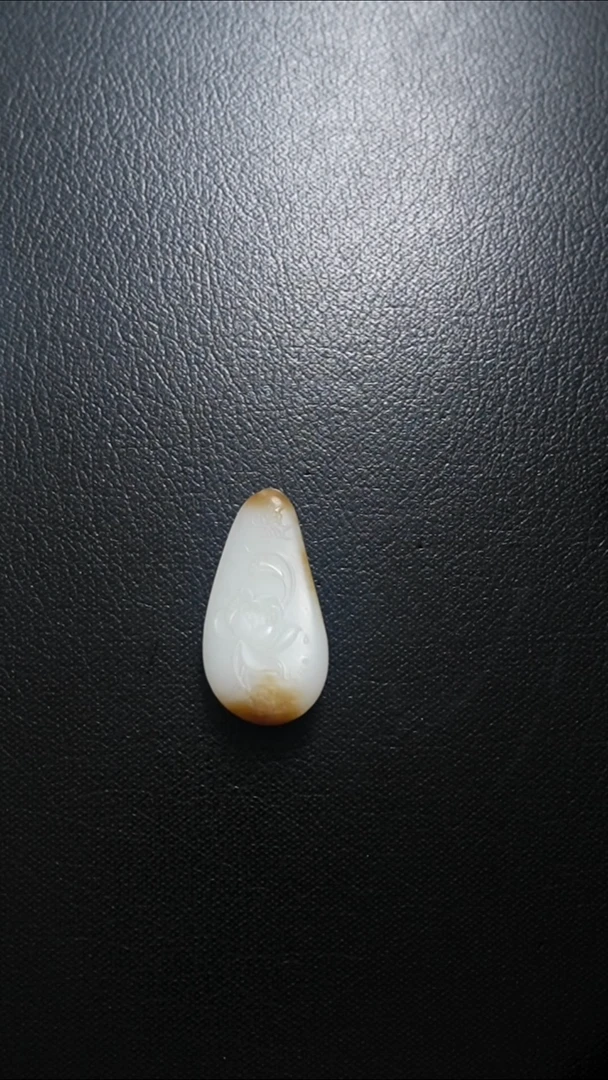 颈饰未镶嵌和田玉吊坠