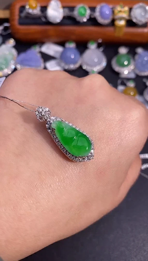 【闪购商品】翡翠颈饰18K金镶嵌吊坠