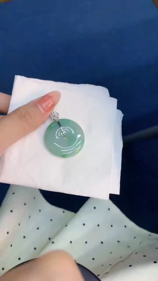翡翠未镶嵌颈饰           1