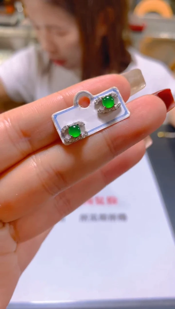 未镶嵌翡翠耳饰多样性发一