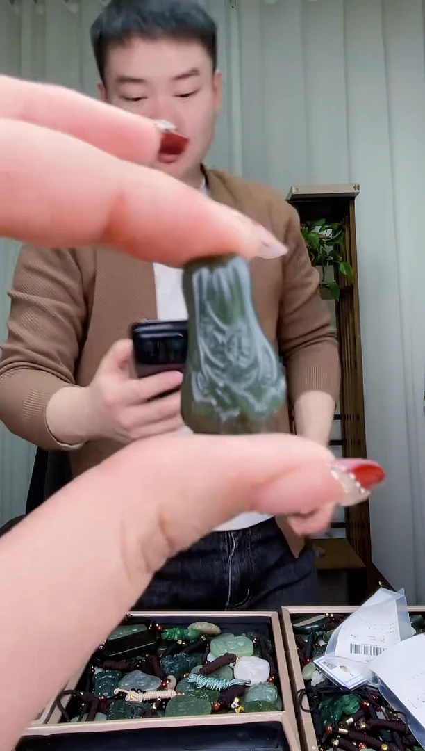 【闪购商品】和田玉挂件未镶嵌拍一发一，多样性发货