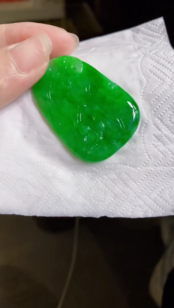 翡翠18K金镶嵌颈饰葫芦