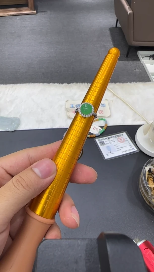颈饰18K金镶嵌翡翠胡**?天然翡翠A货孤品一件