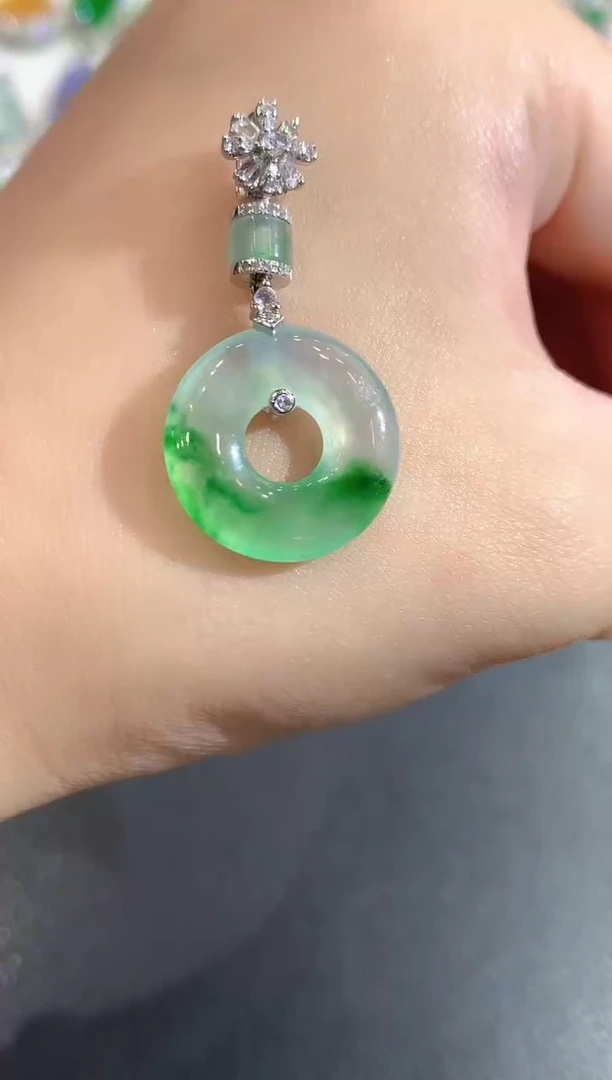 颈饰未镶嵌翡翠吊坠