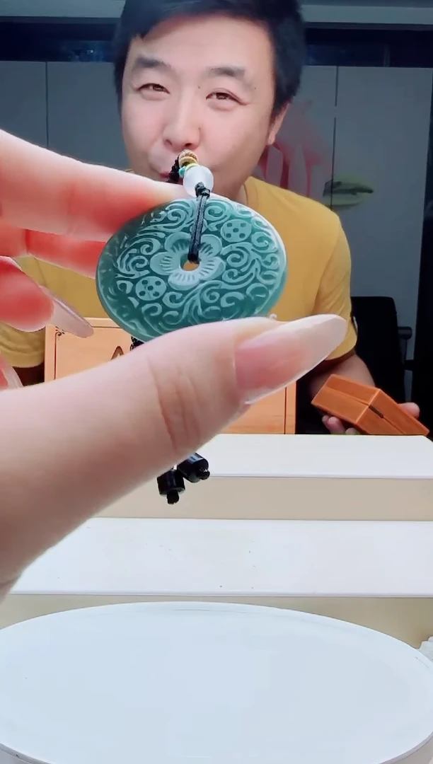 颈饰未镶嵌翡翠多样性发其中一