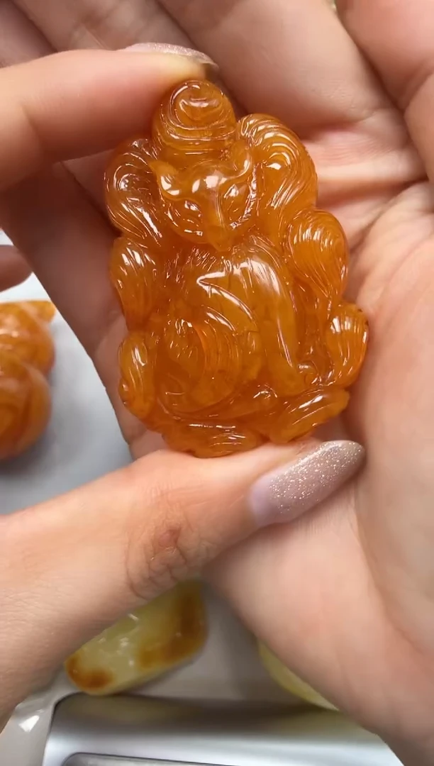 裸石琥珀未镶嵌如图