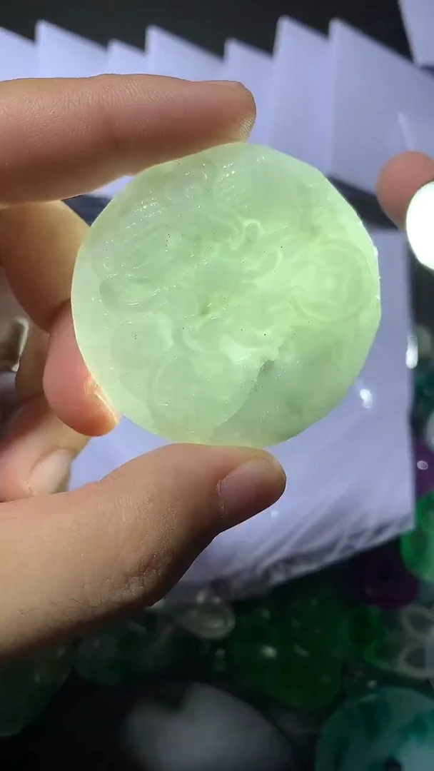 颈饰未镶嵌翡翠有纹有裂介意勿拍31