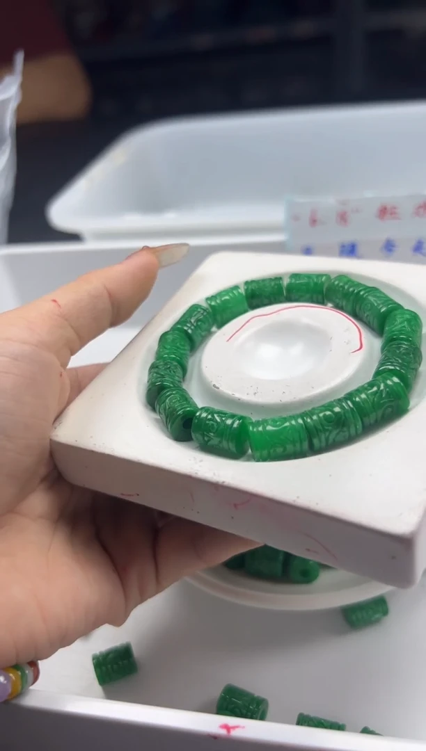 翡翠未镶嵌颈饰w1831翡翠辣绿回纹路路通11*9mm*1个