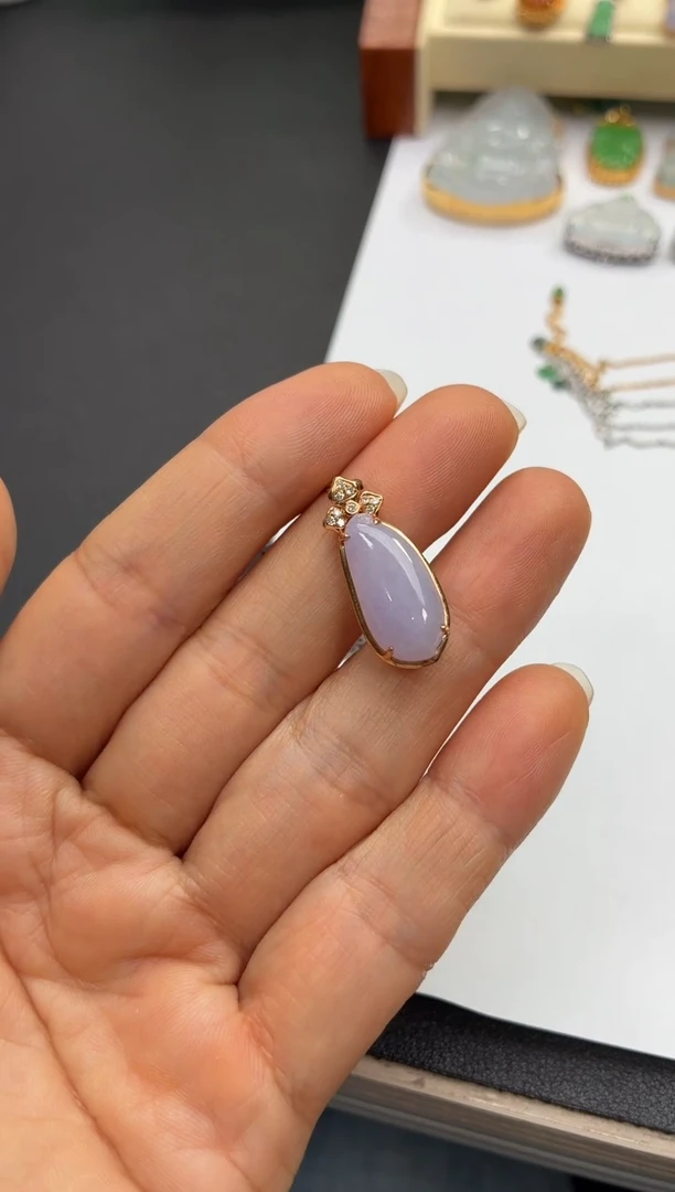 颈饰18K金镶嵌翡翠天然翡翠A货