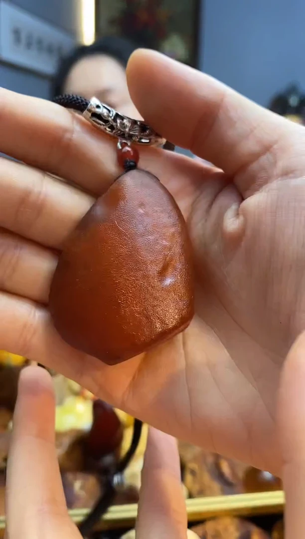 未镶嵌颈饰琥珀吊坠