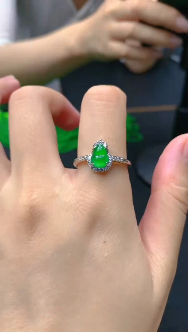 翡翠未镶嵌颈饰天然A货翡翠