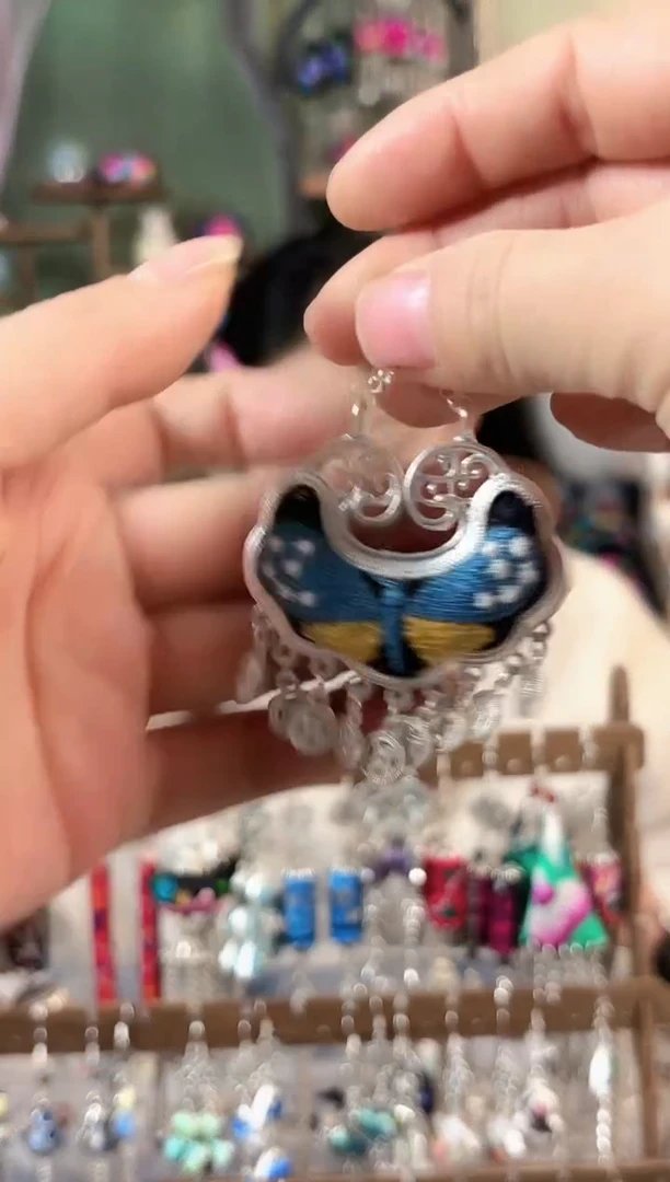 彩云南阁非遗老绣苗银饰品541